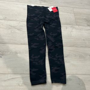 Spanx cropped leggings size M